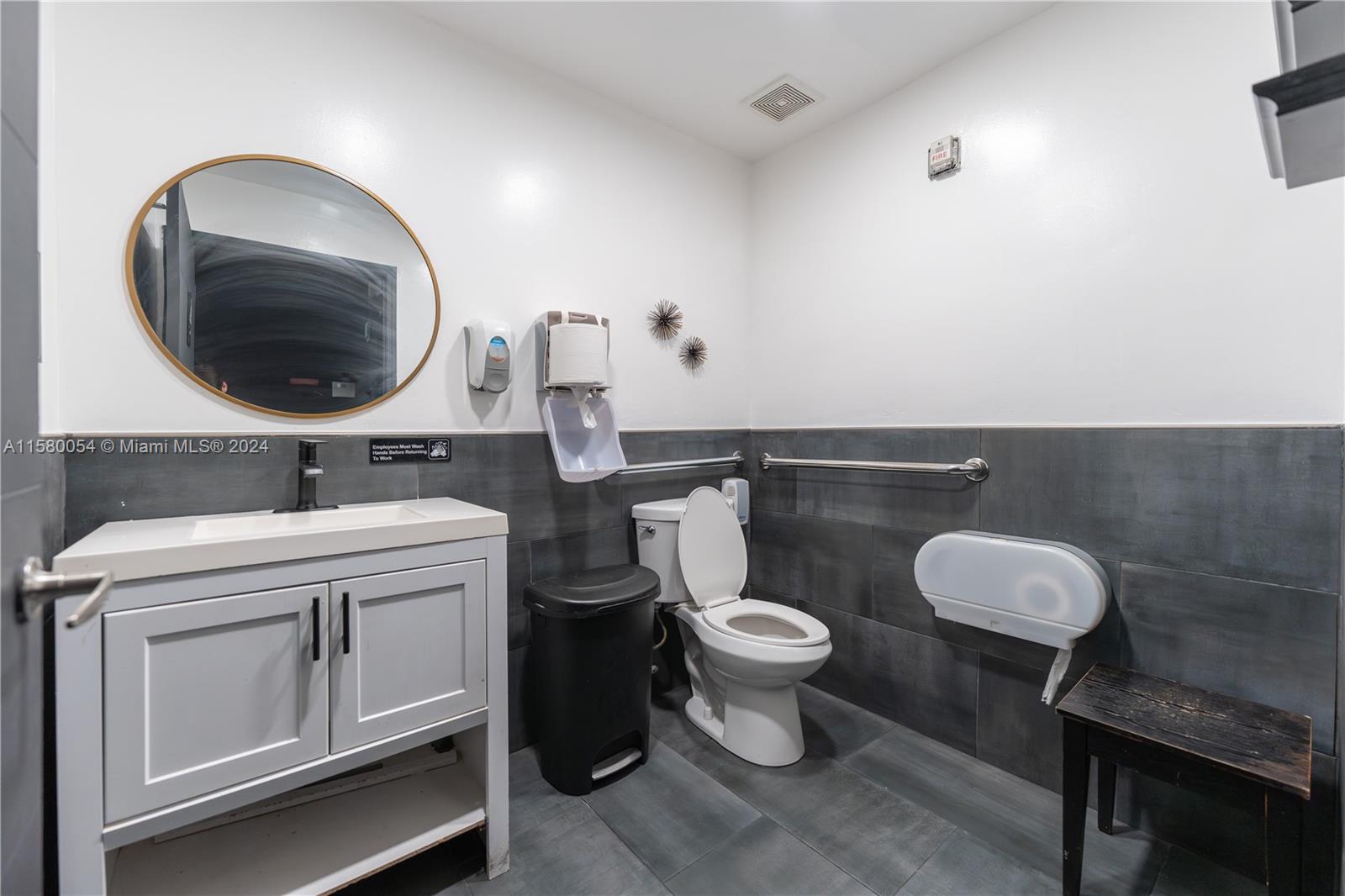 275 Ne 18th St Property Photo 7