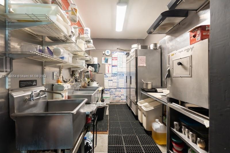 275 Ne 18th St Property Photo 8