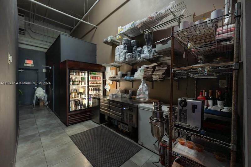 275 Ne 18th St Property Photo 9