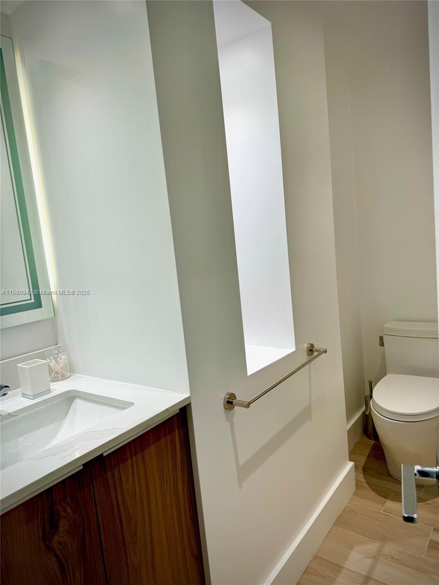2301 Collins Ave 837 Property Photo 18