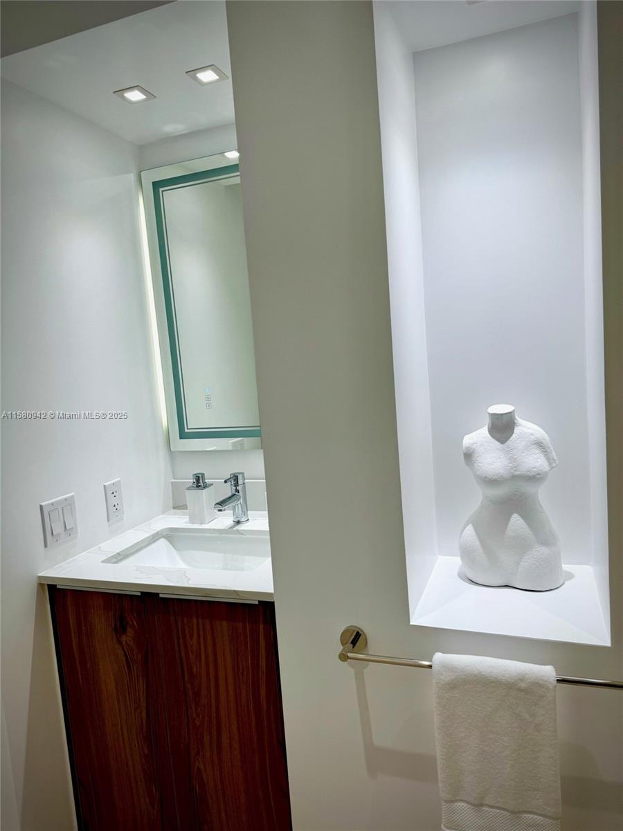 2301 Collins Ave 837 Property Photo 21