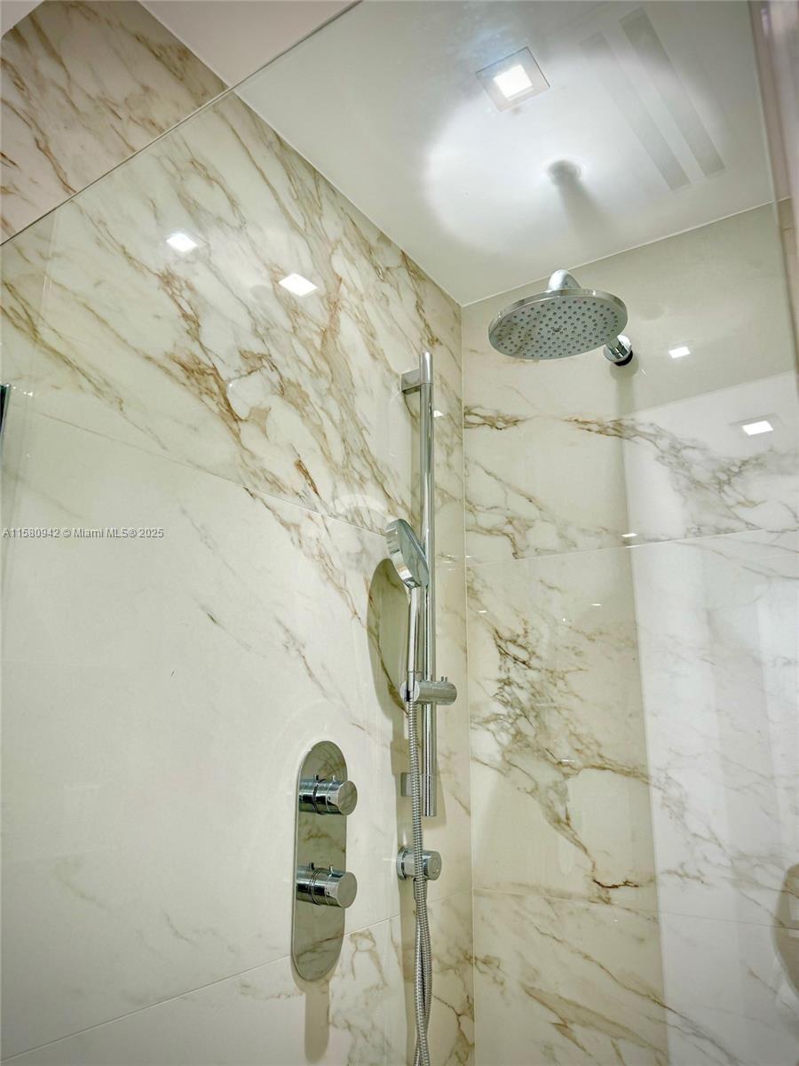 2301 Collins Ave 837 Property Photo 23