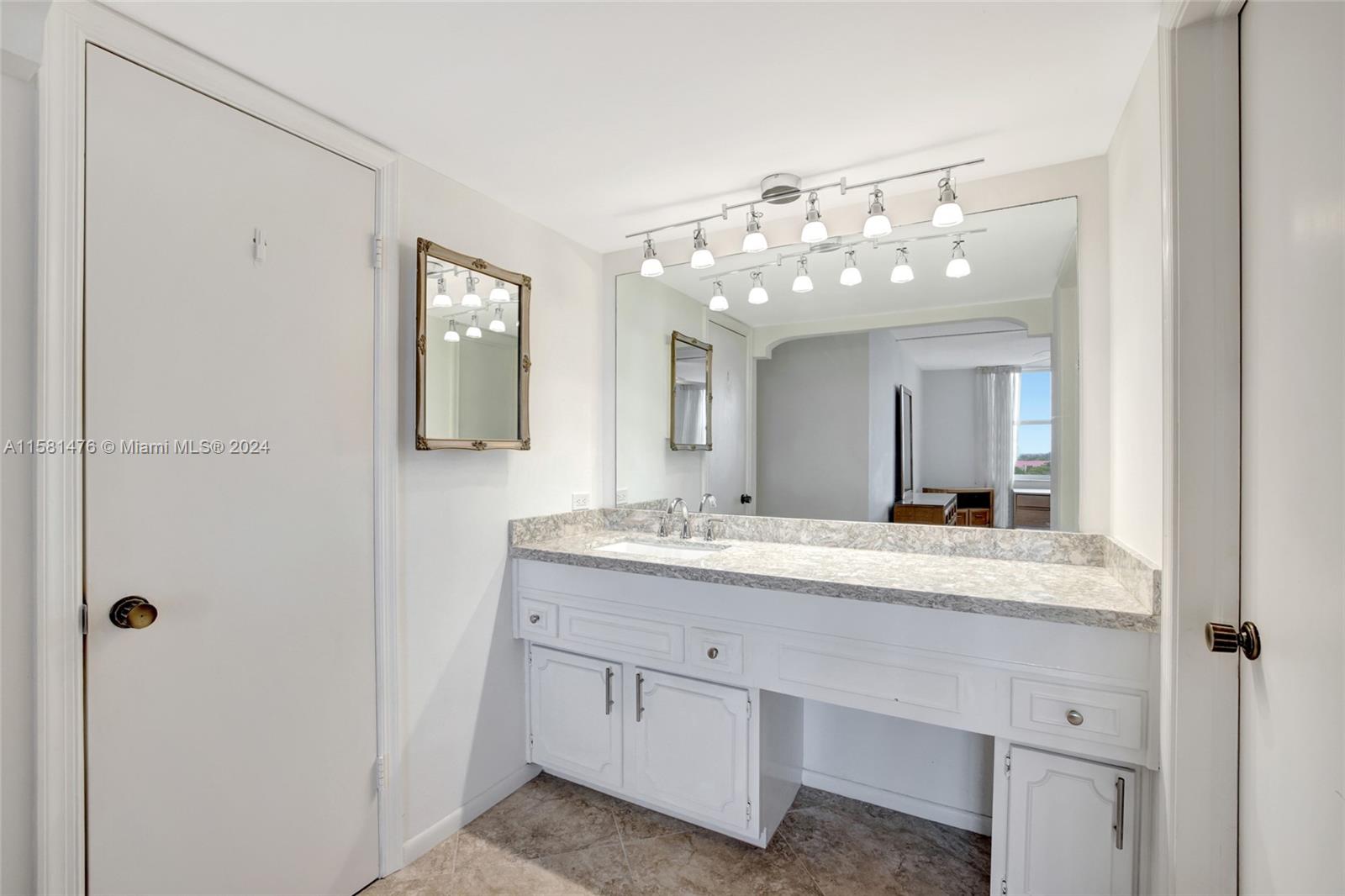 5200 N Ocean Blvd 710b Property Photo 10