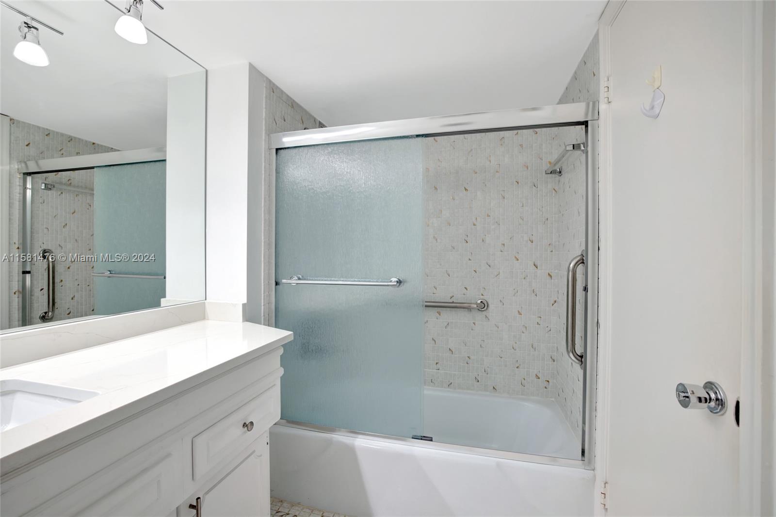 5200 N Ocean Blvd 710b Property Photo 14