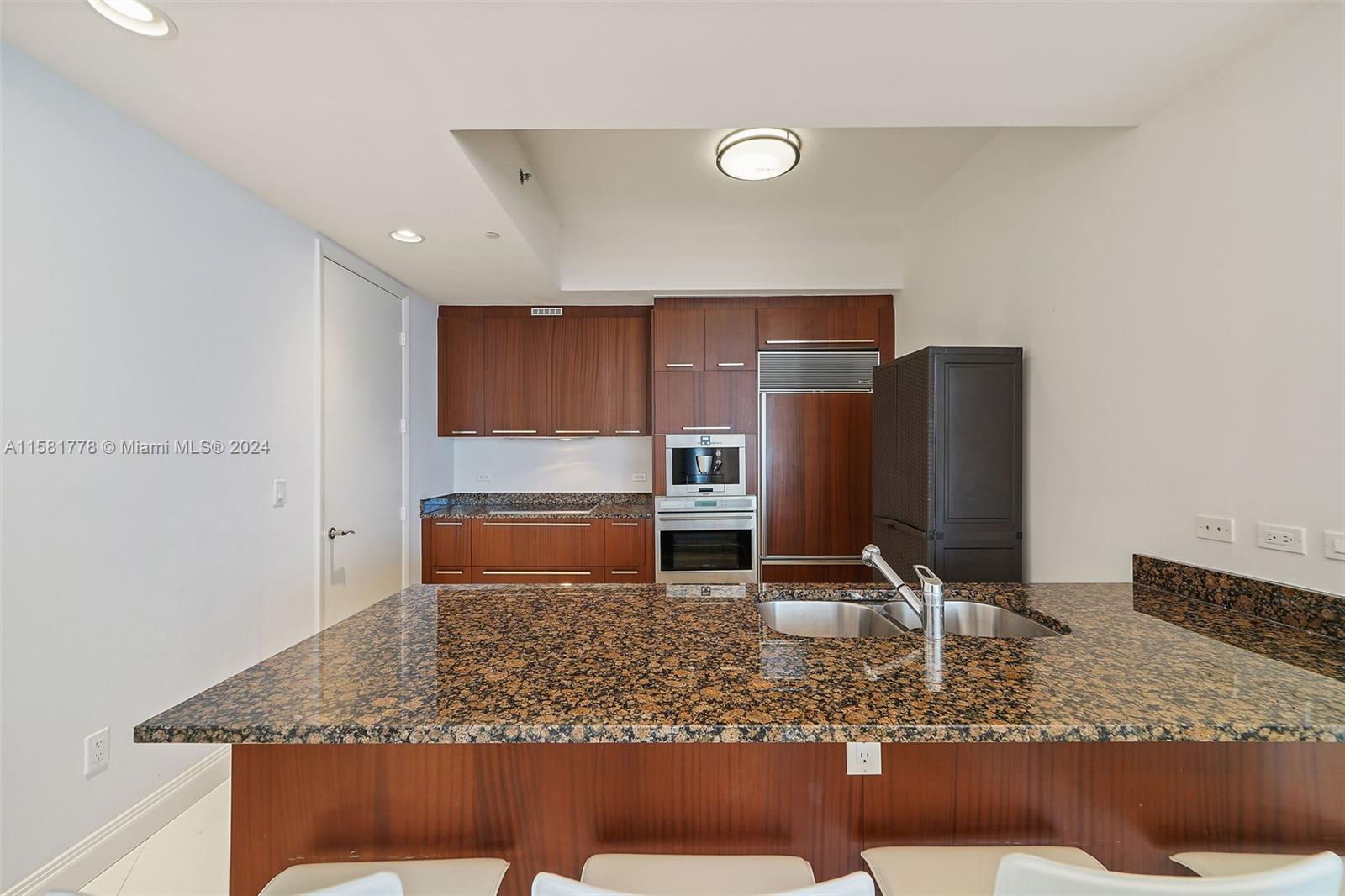 A11581778 Property Photo 7