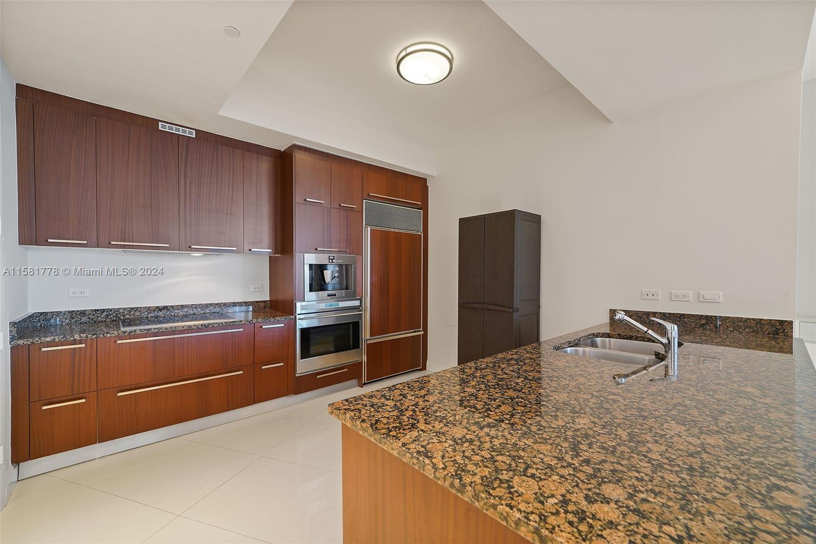 A11581778 Property Photo 8