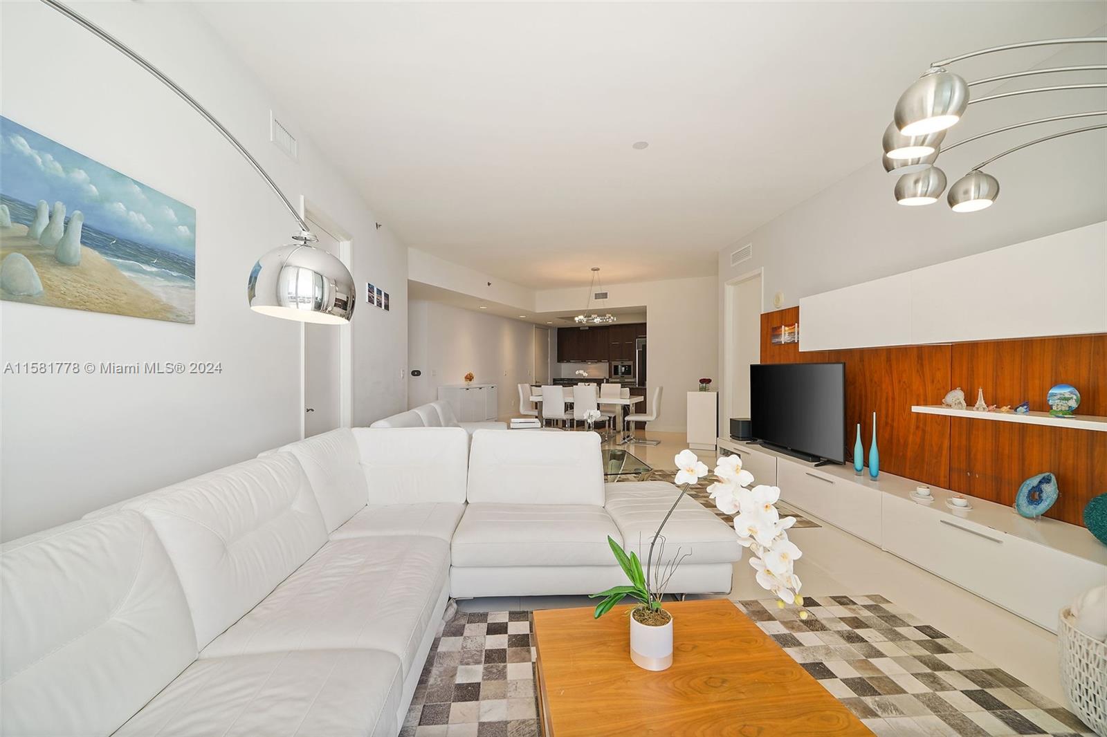 A11581778 Property Photo 14