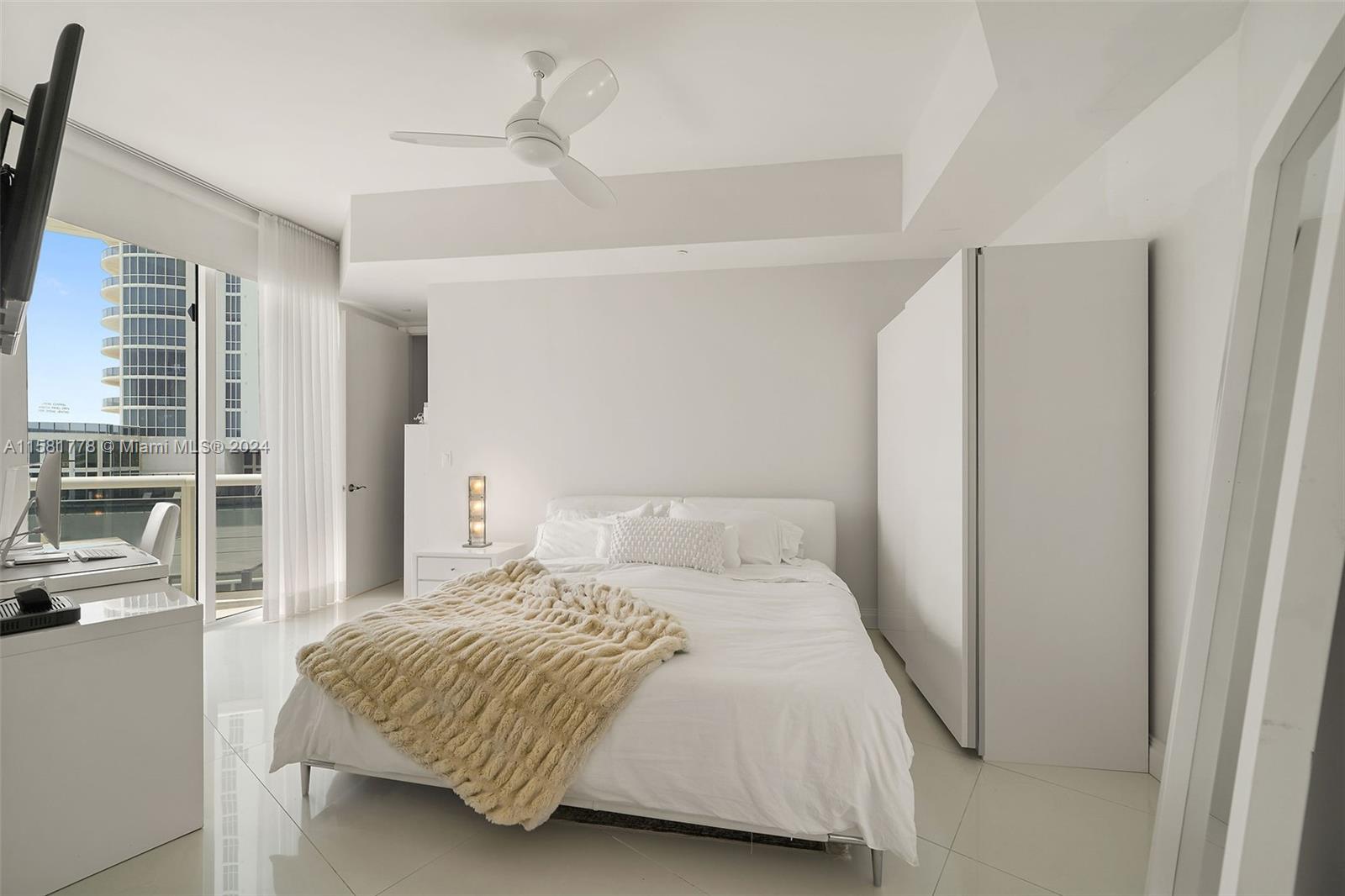 A11581778 Property Photo 15
