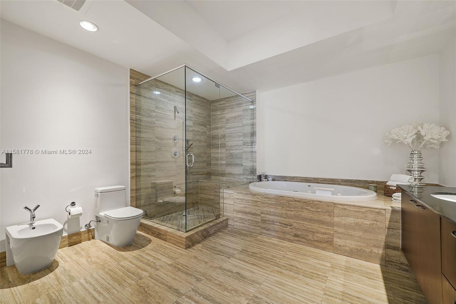 A11581778 Property Photo 18