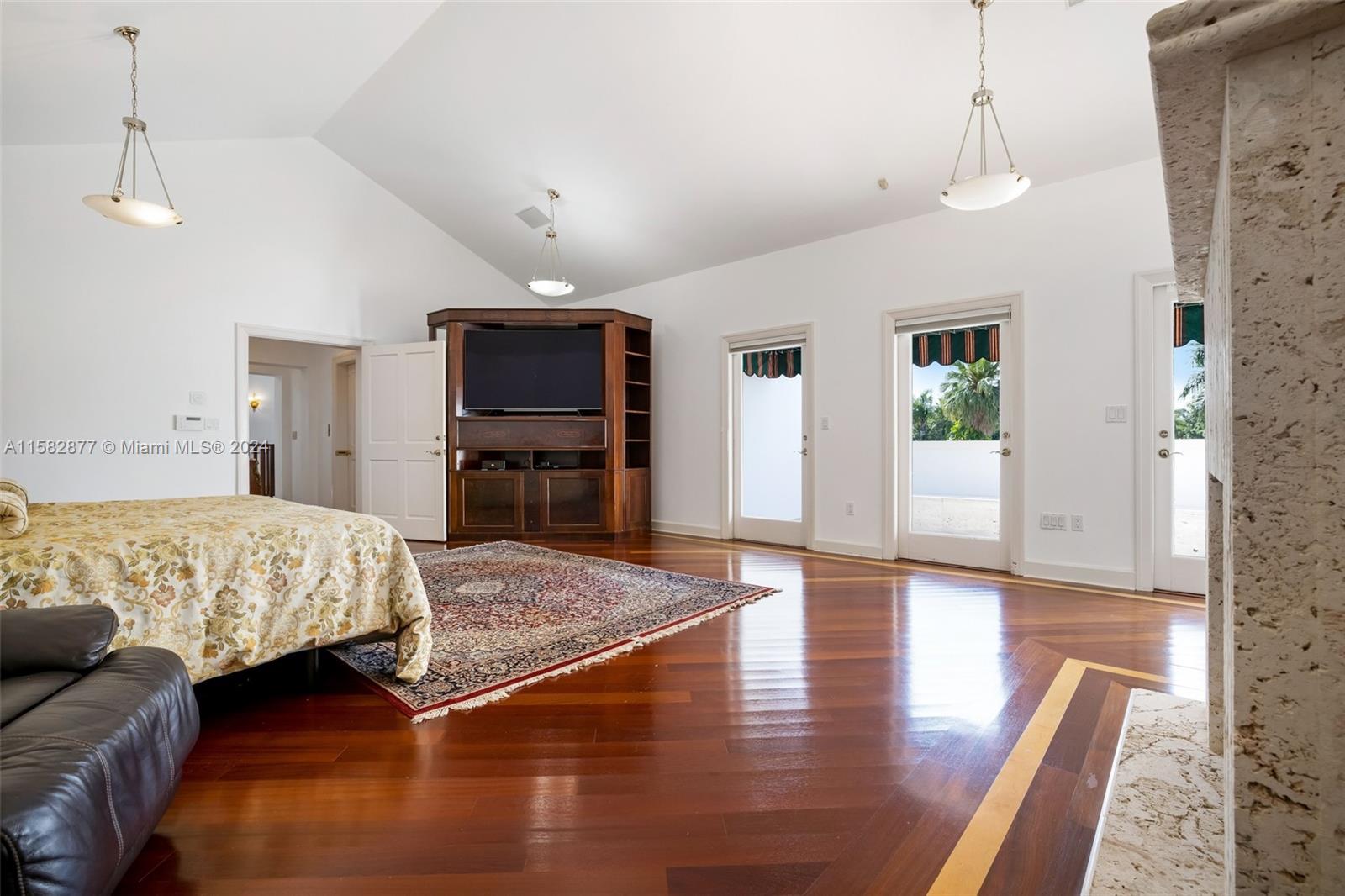 431 Costanera Rd Property Photo 15
