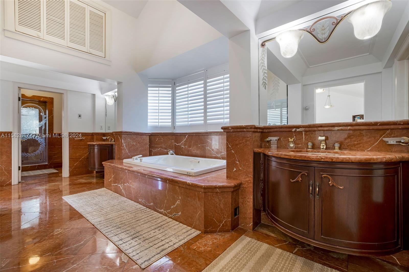 431 Costanera Rd Property Photo 16