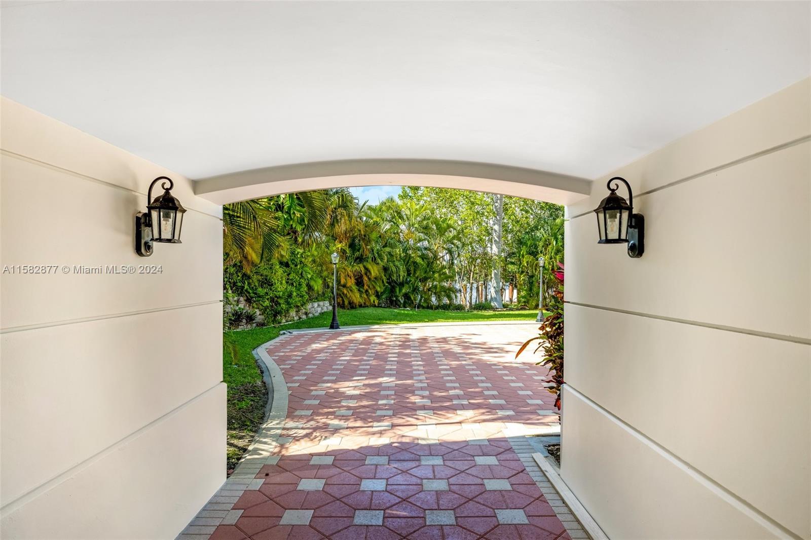 431 Costanera Rd Property Photo 27