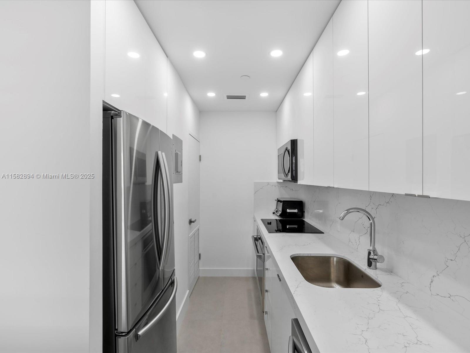 1200 West Ave Ph24 Property Photo 13