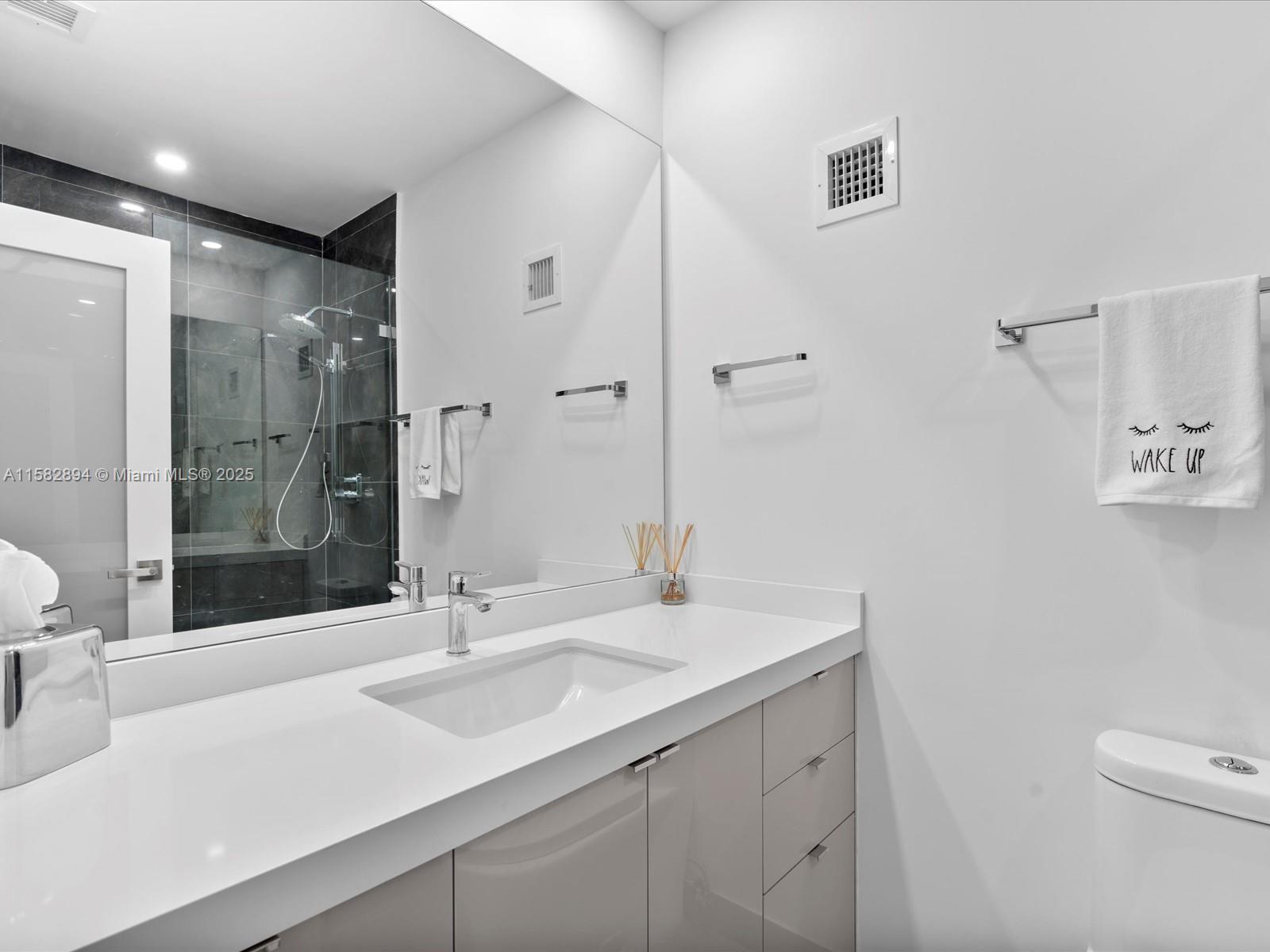 1200 West Ave Ph24 Property Photo 17