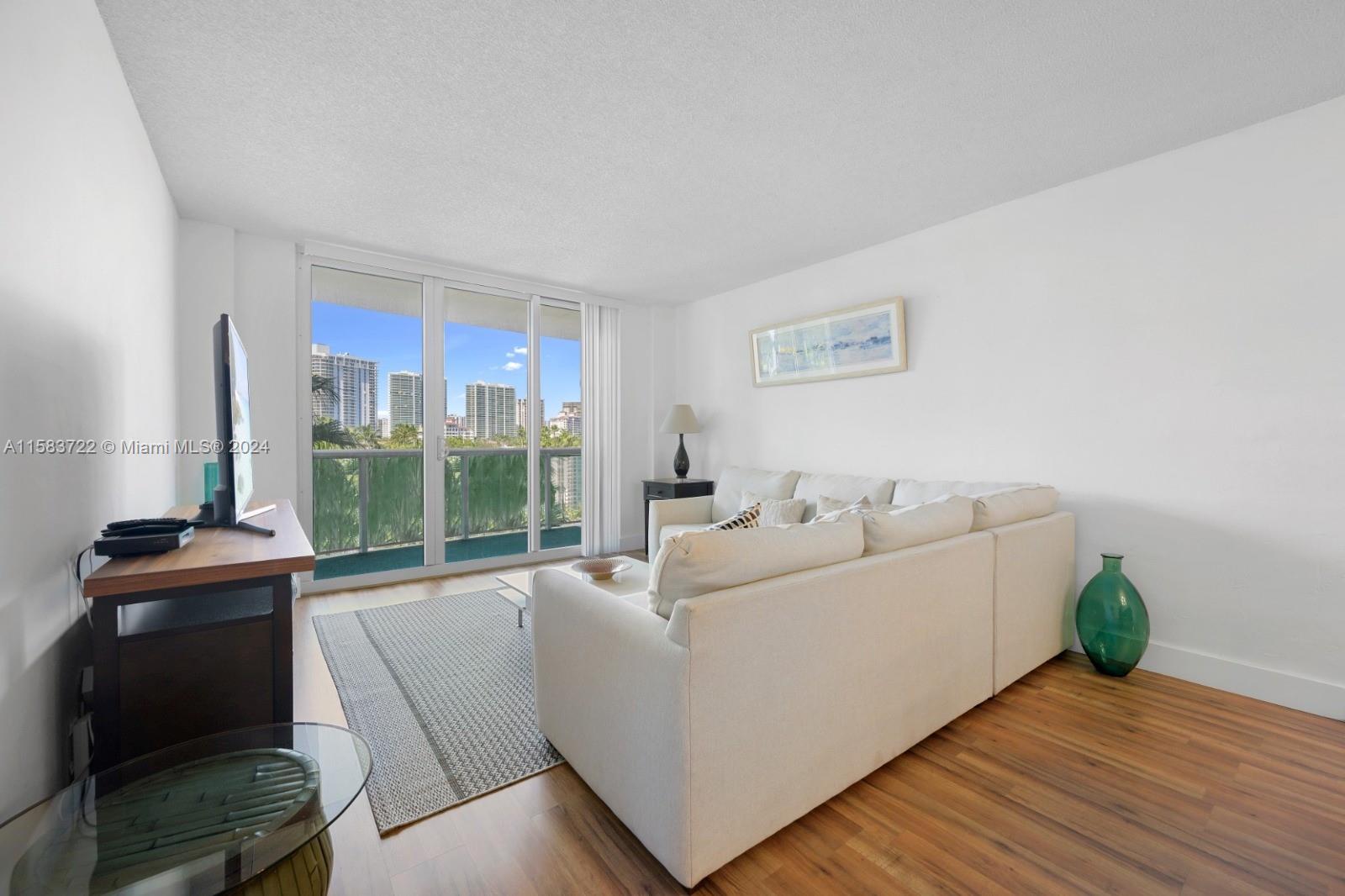 19370 Collins Ave 422 Property Photo 1