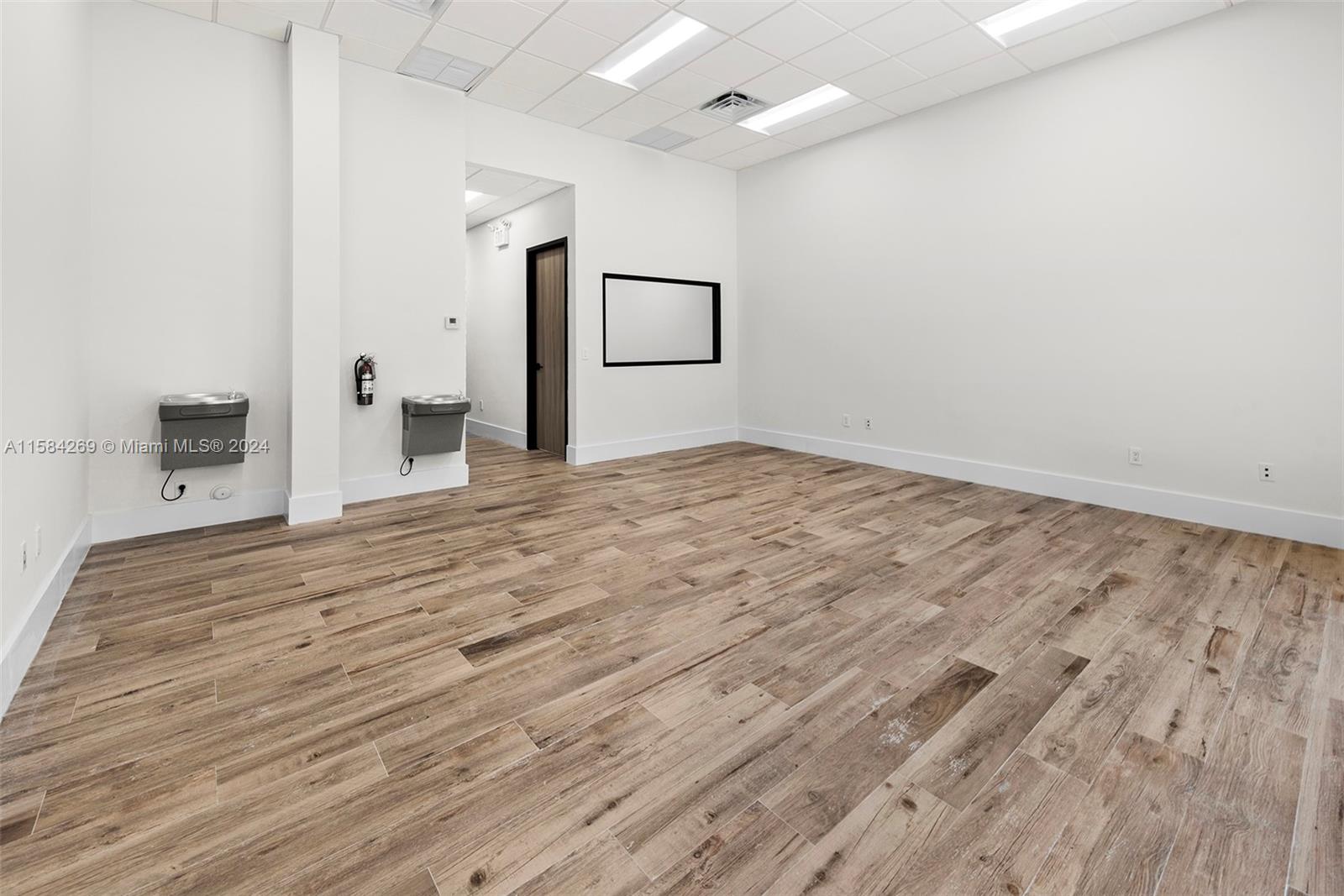 1930 N 30th Road Suite 5 Property Photo 5