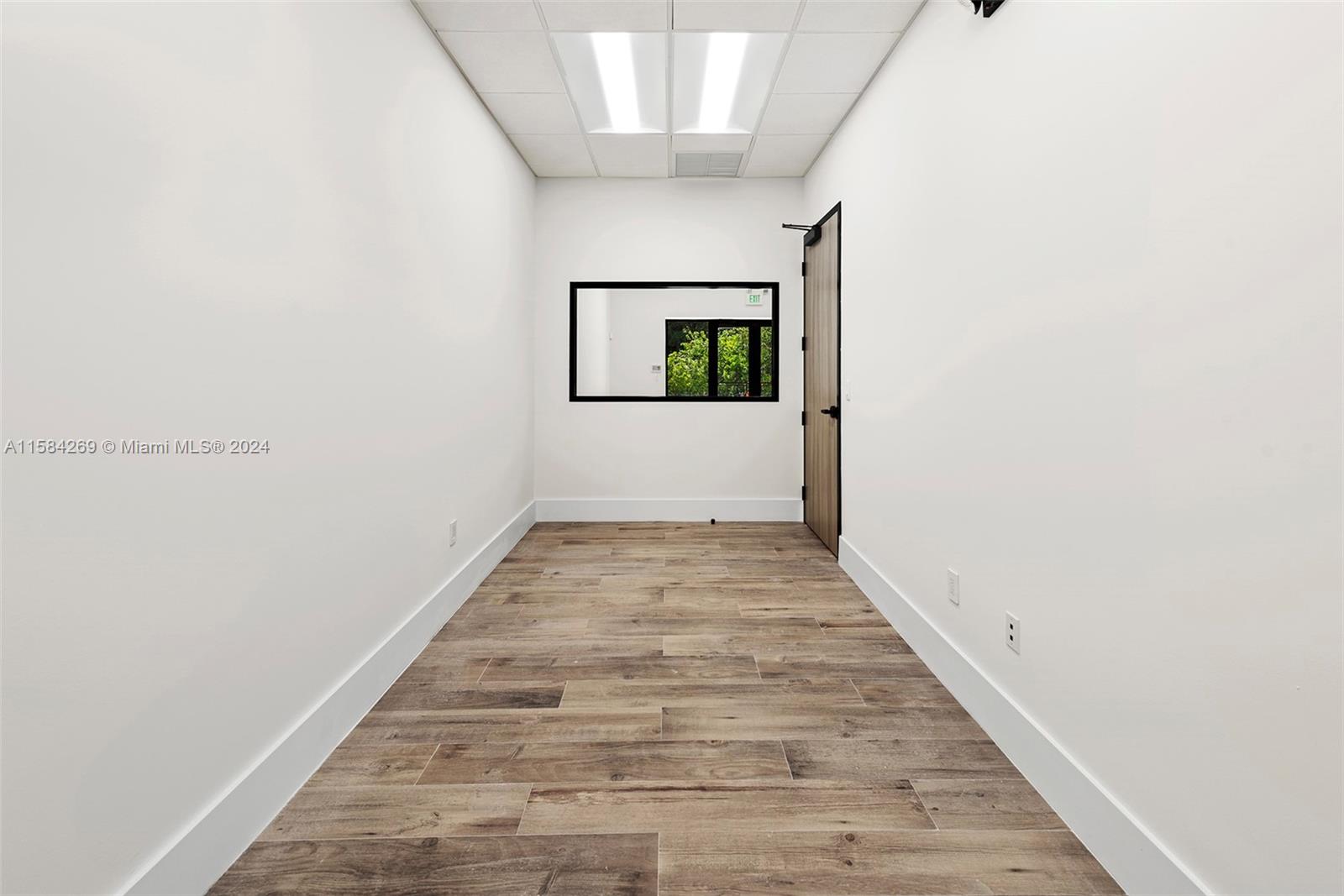 1930 N 30th Road Suite 5 Property Photo 8