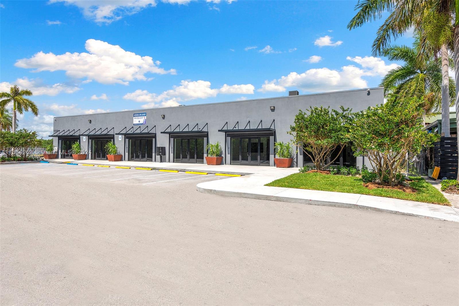 1930 N 30th Road Suite 5 Property Photo 17