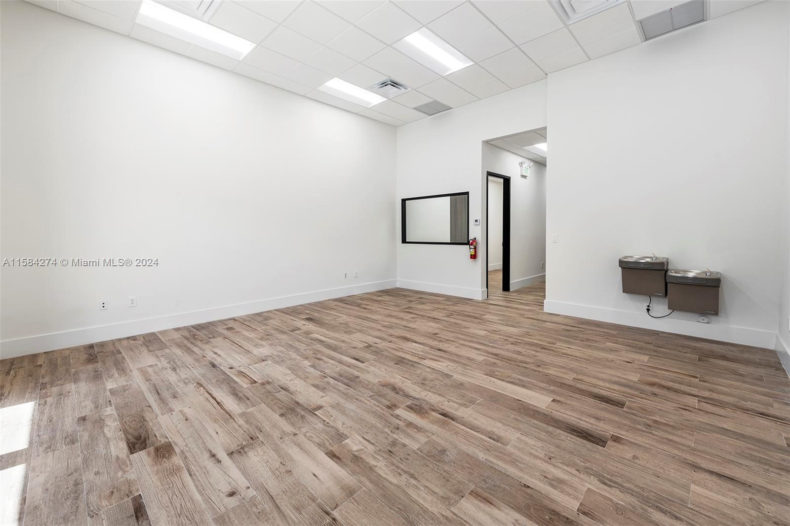 1930 N 30th Road Suite 6 Property Photo 3