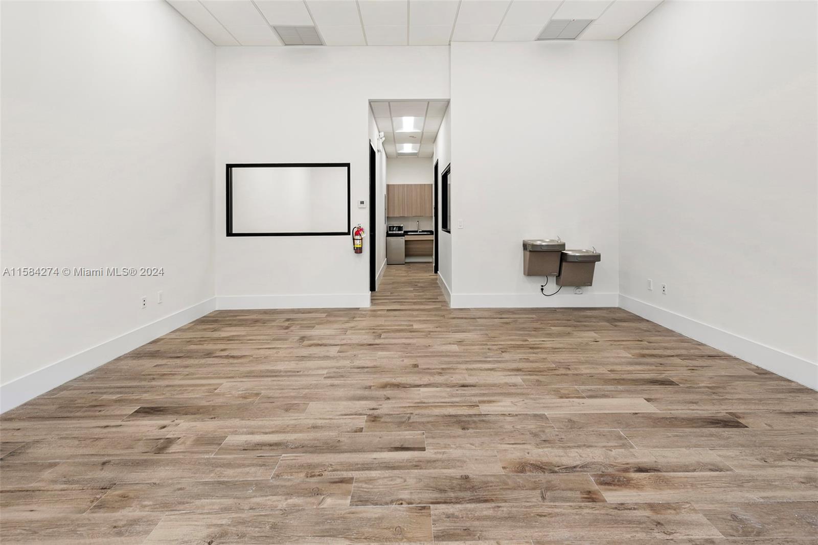 1930 N 30th Road Suite 6 Property Photo 13