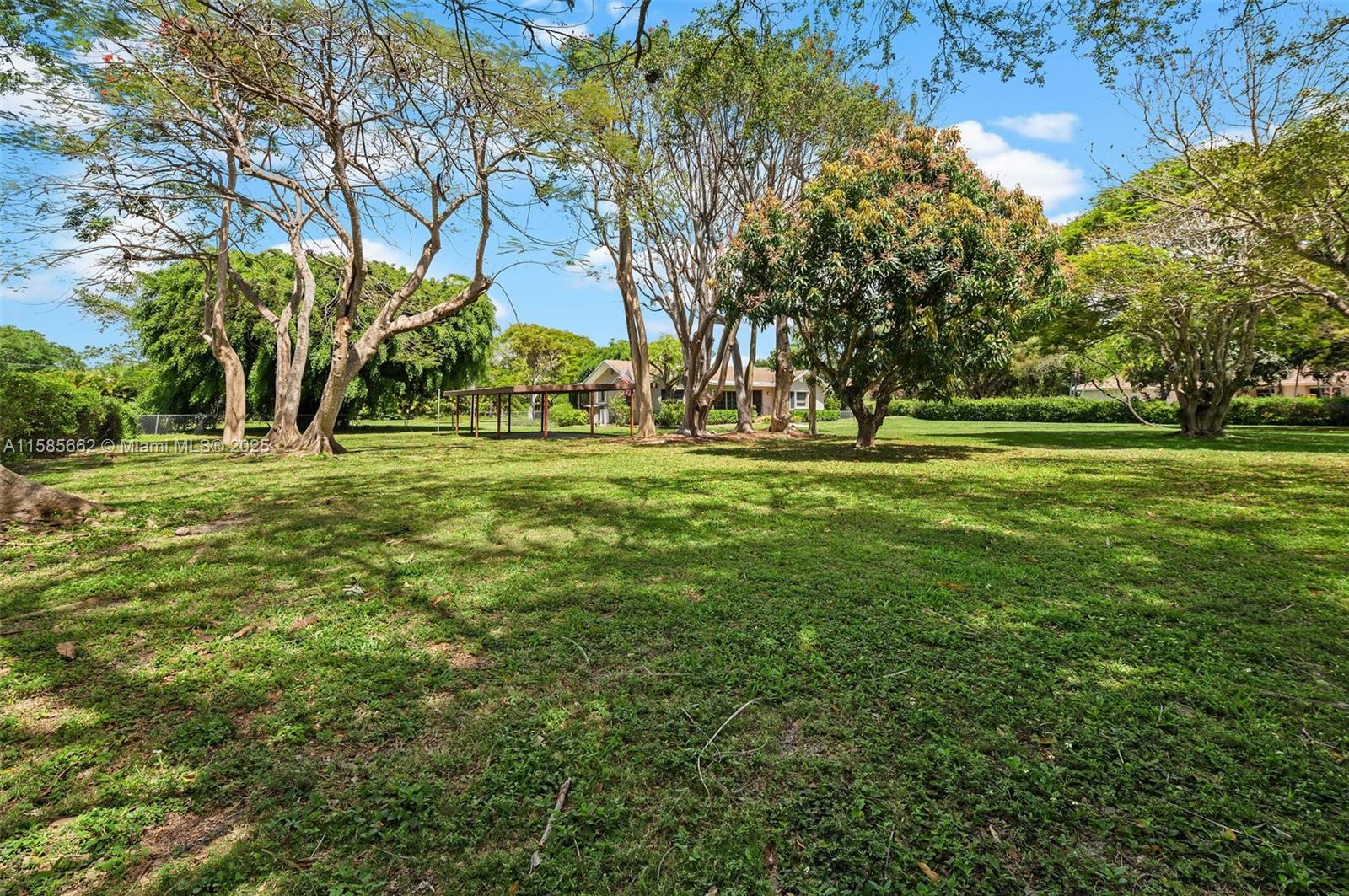 8205 Sw 136th St Property Photo 6