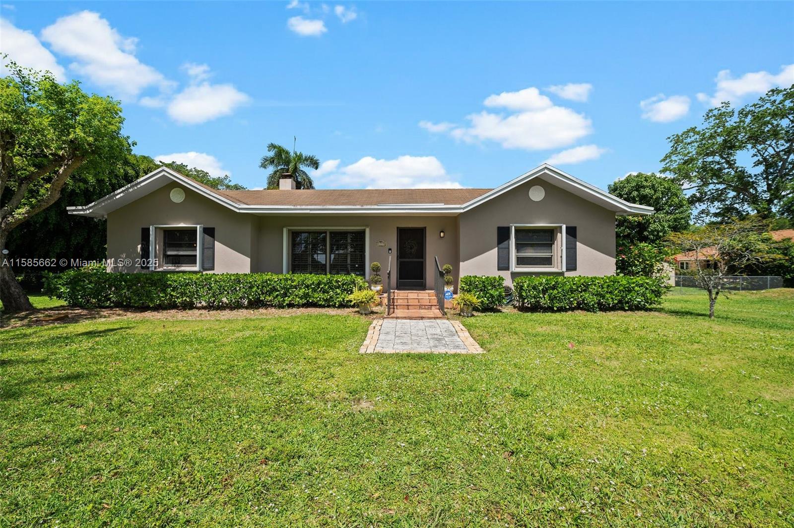 8205 Sw 136th St Property Photo 7