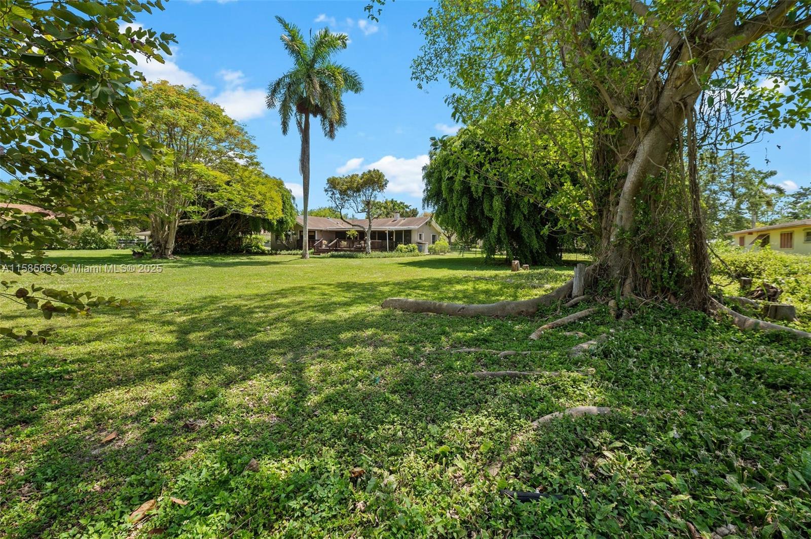 8205 Sw 136th St Property Photo 10