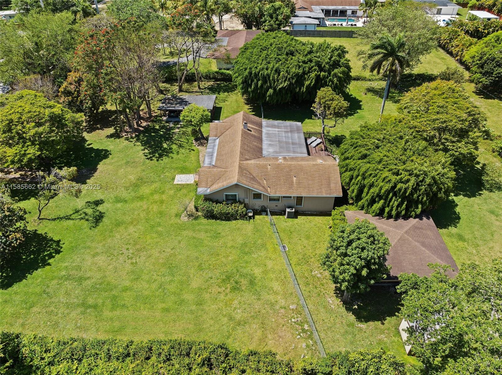 8205 Sw 136th St Property Photo 14