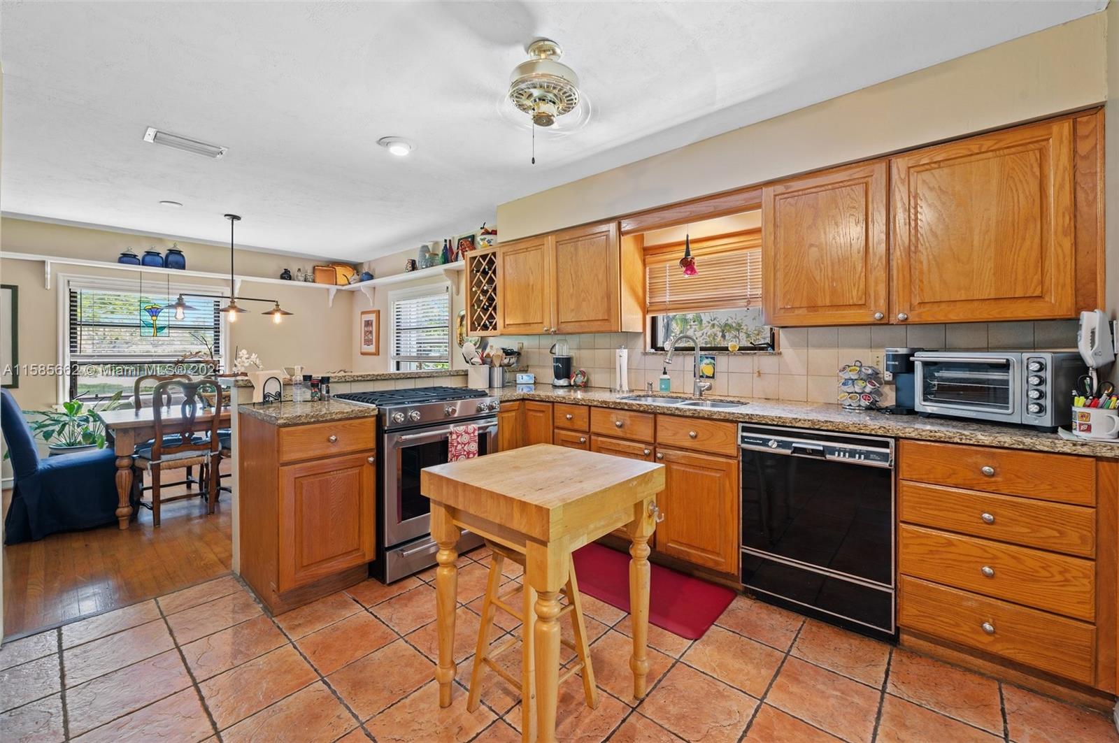 8205 Sw 136th St Property Photo 26