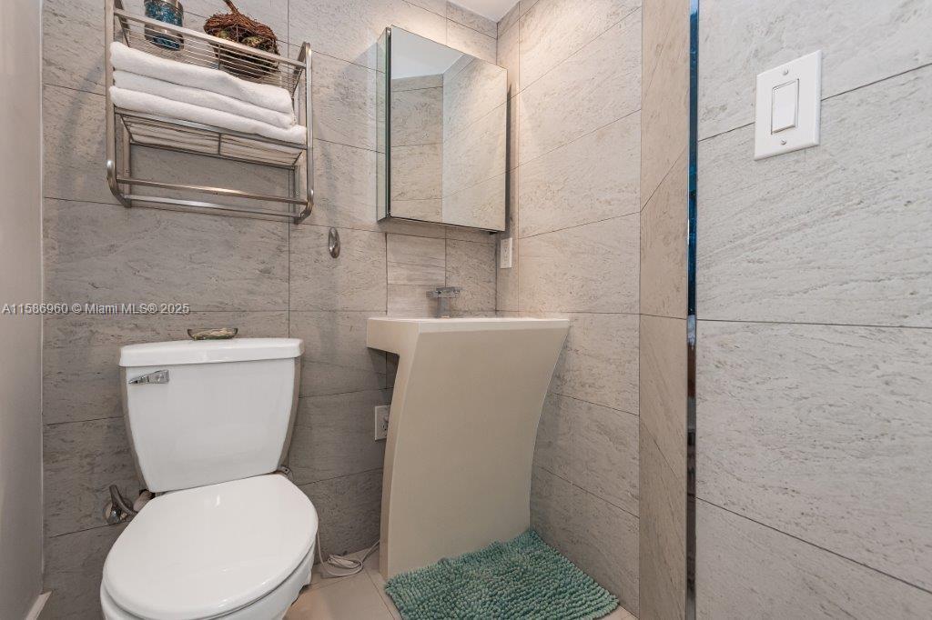 2301 Collins Ave 1111 Property Photo 21
