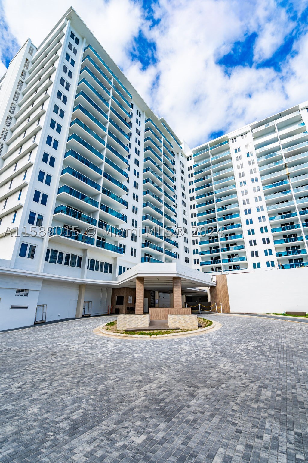 2301 Collins Ave 325 Property Photo 1