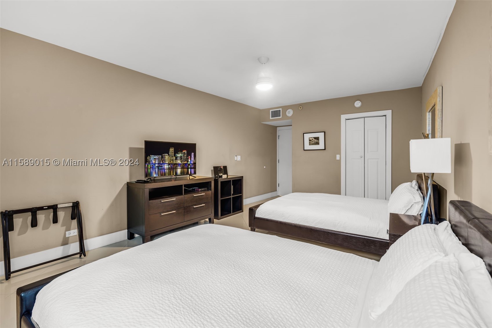 2301 Collins Ave 325 Property Photo 20