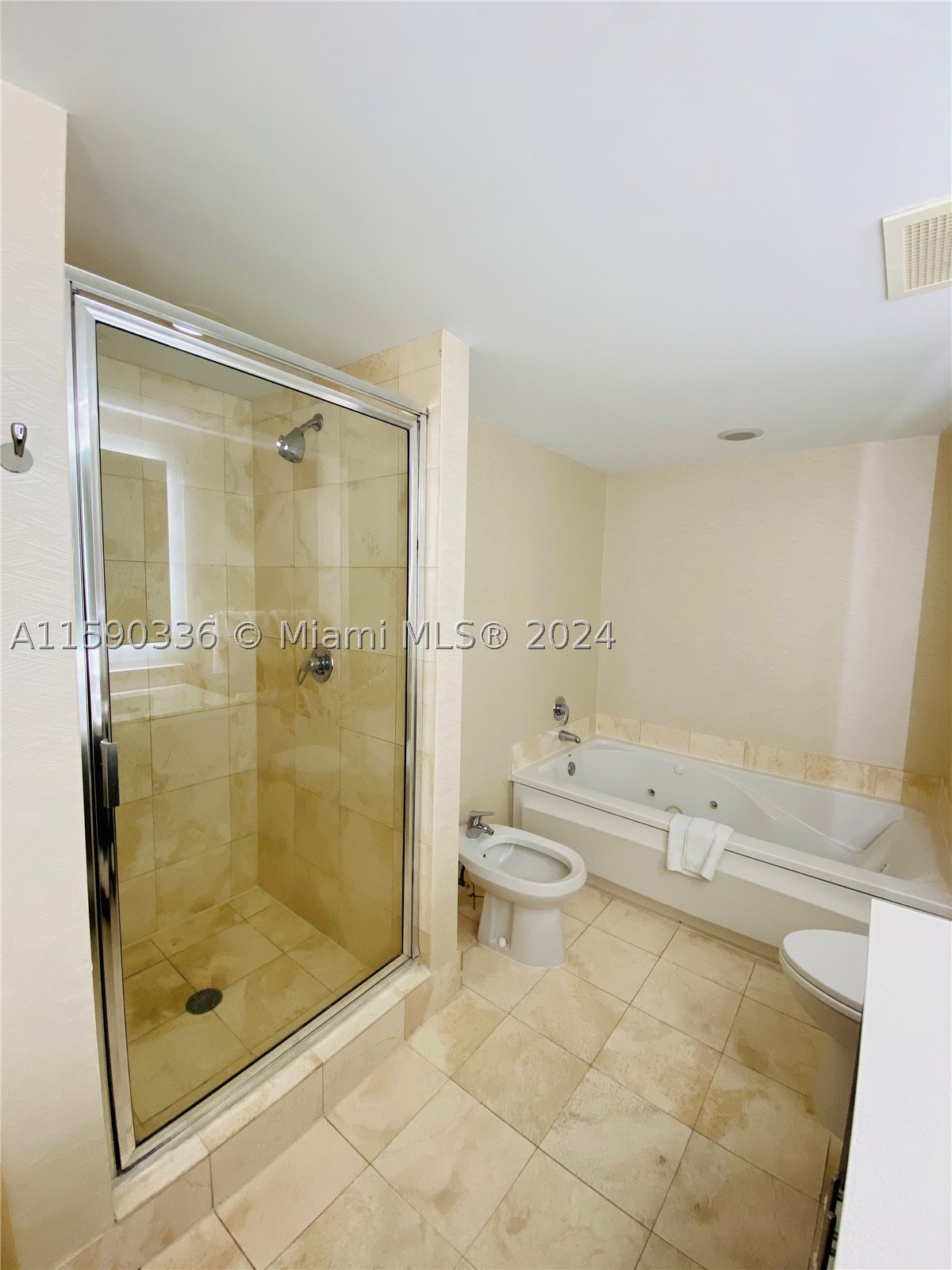 17375 Collins Ave 705 Property Photo 13