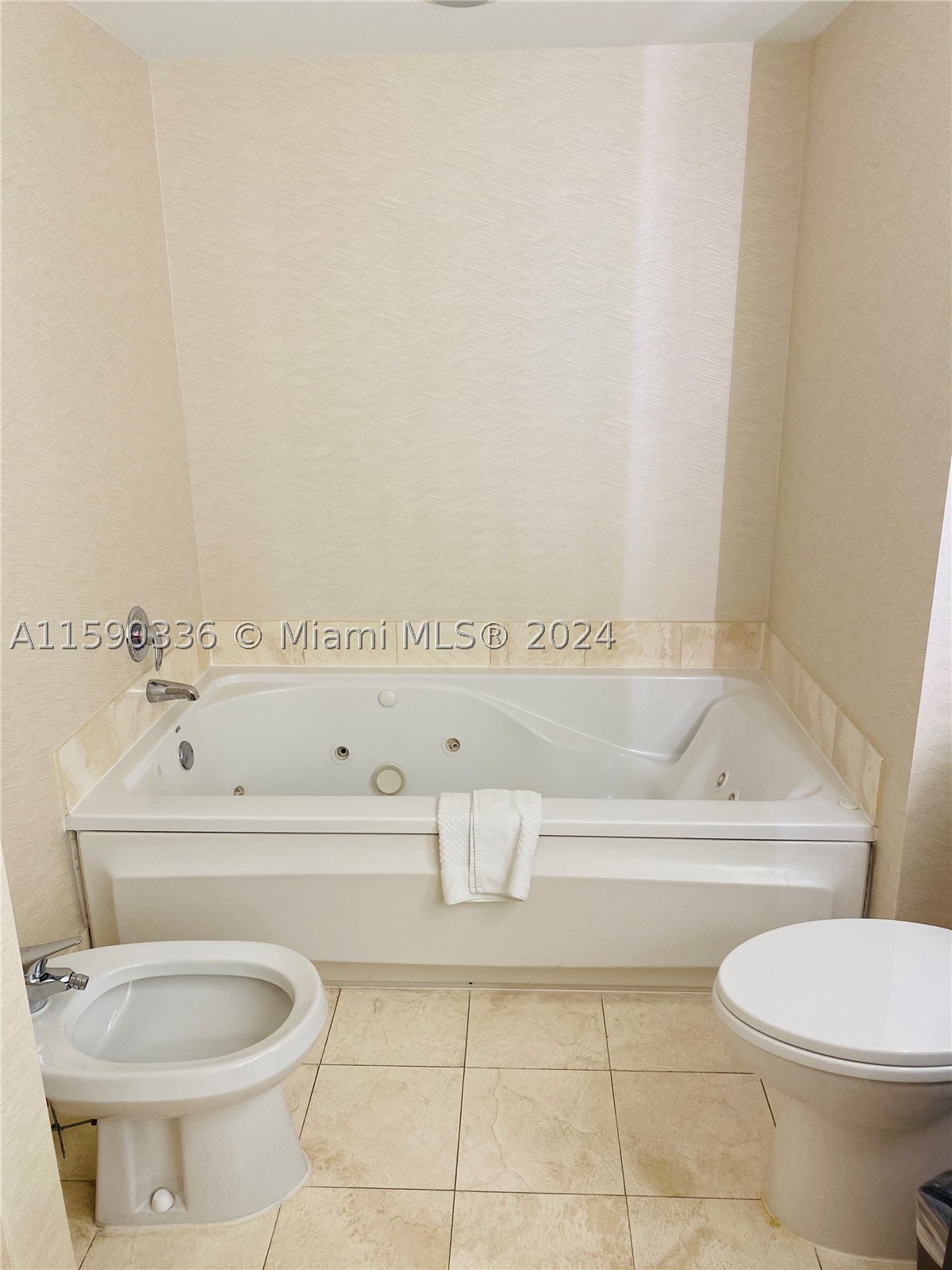 17375 Collins Ave 705 Property Photo 14