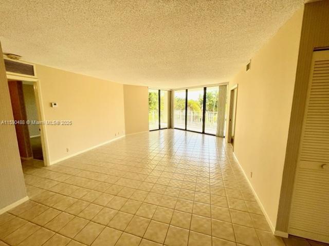 1000 Quayside Te 410 Property Photo 3
