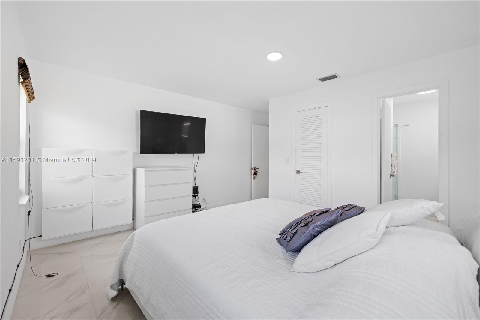 1086 Nw 88th Way Property Photo 11