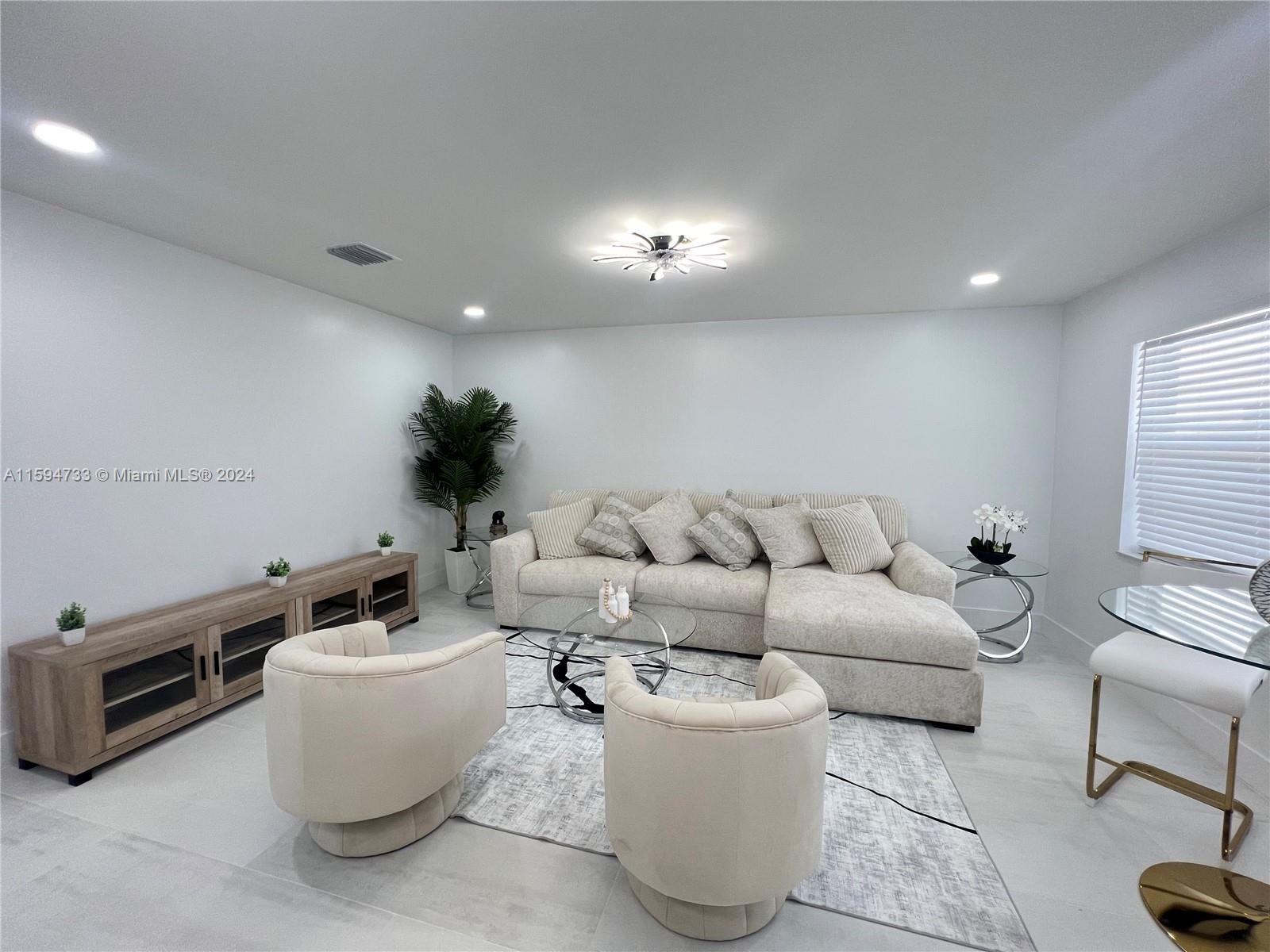 708 Normandy O 708 Property Photo 5