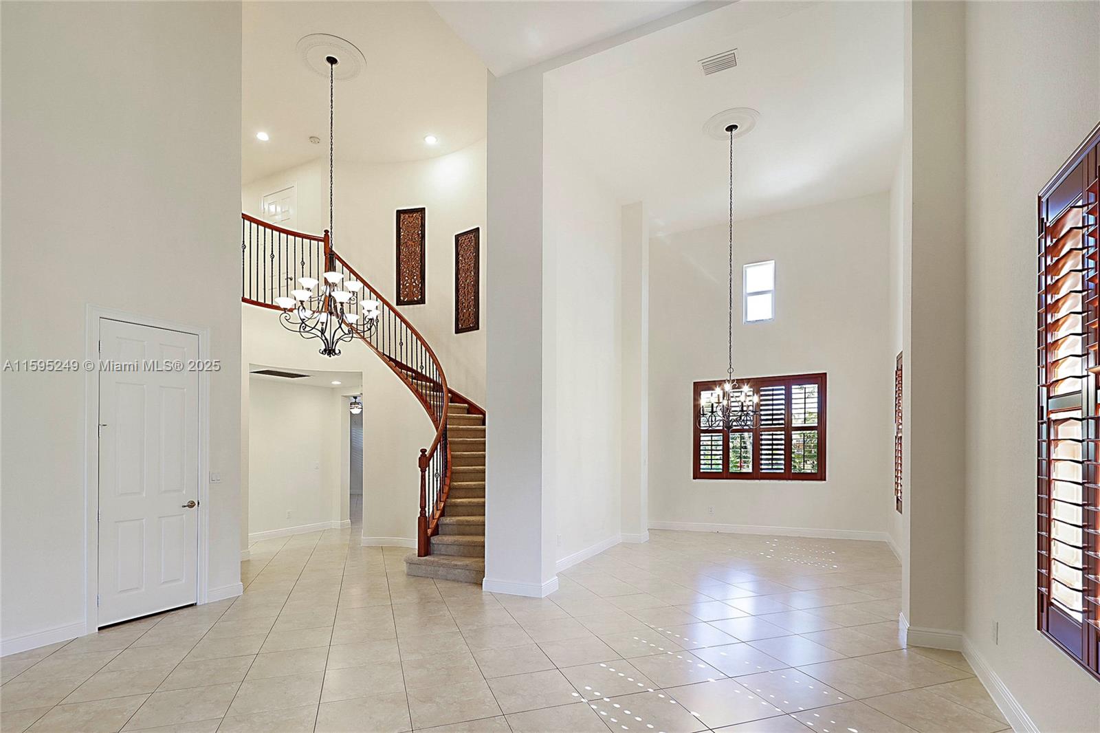 152 Umbrella Pl Property Photo 1
