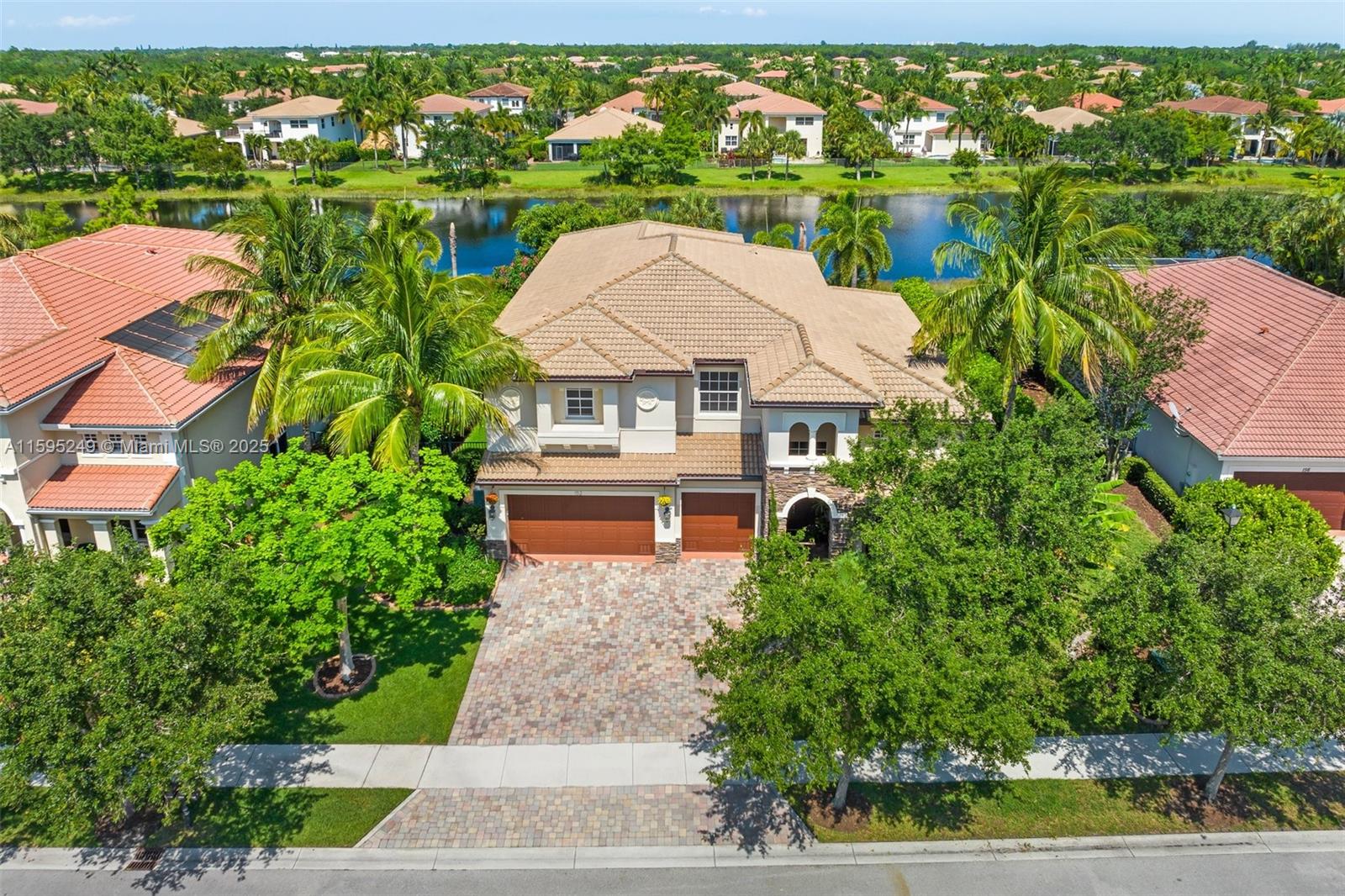 152 Umbrella Pl Property Photo 4