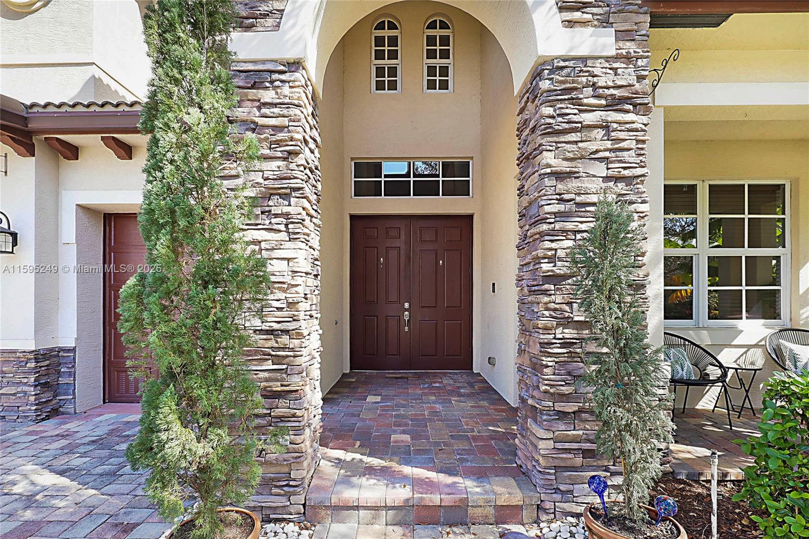 152 Umbrella Pl Property Photo 5