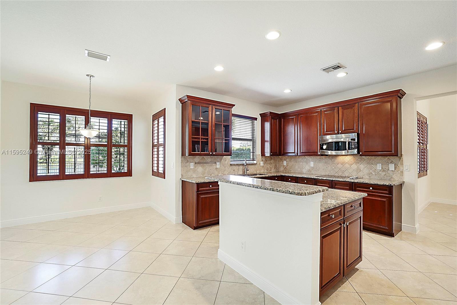 152 Umbrella Pl Property Photo 11