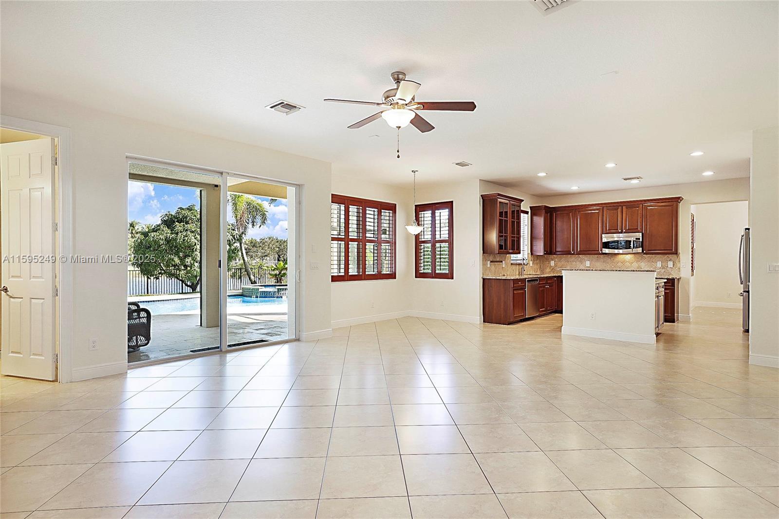 152 Umbrella Pl Property Photo 13