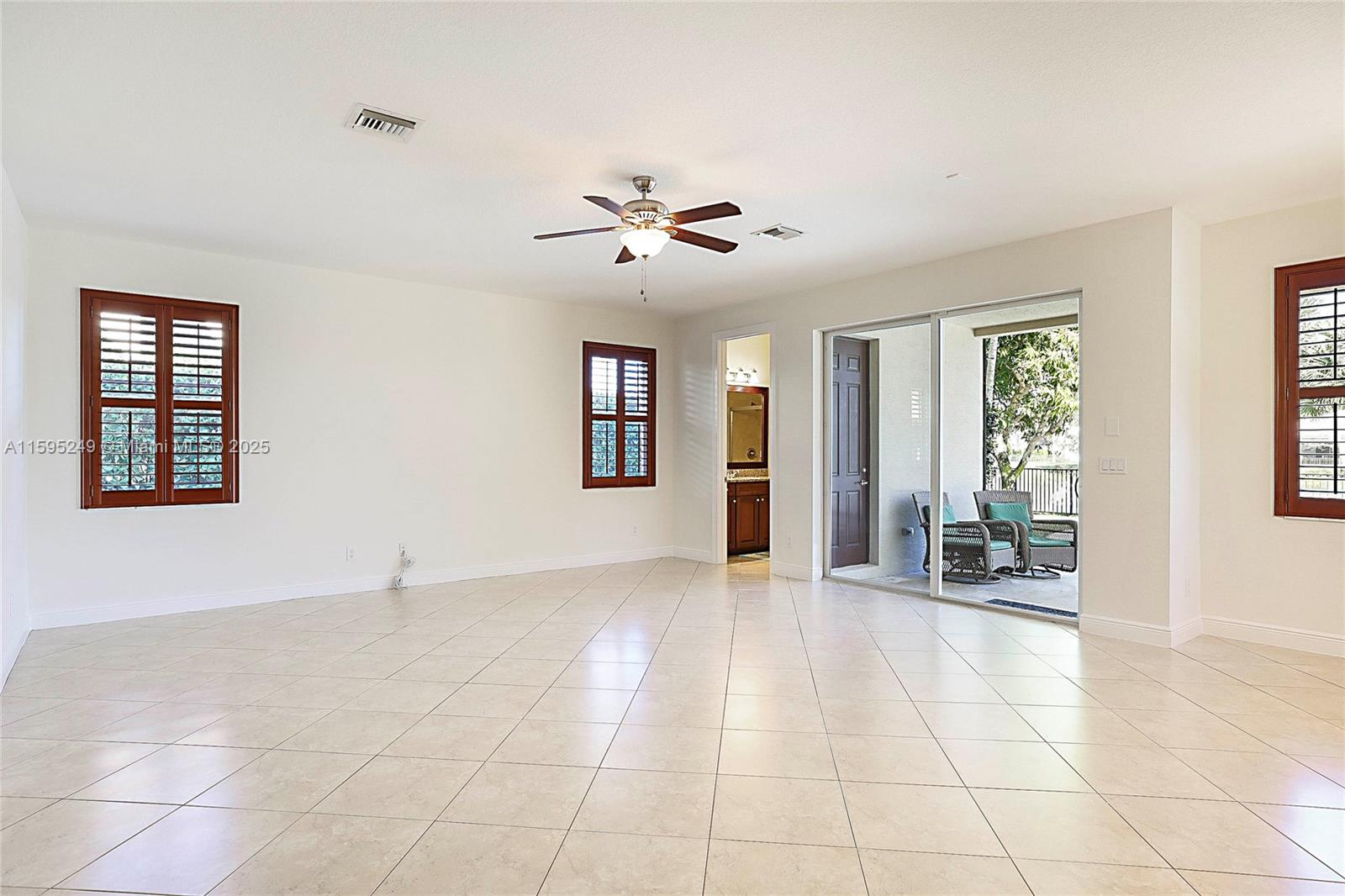152 Umbrella Pl Property Photo 28