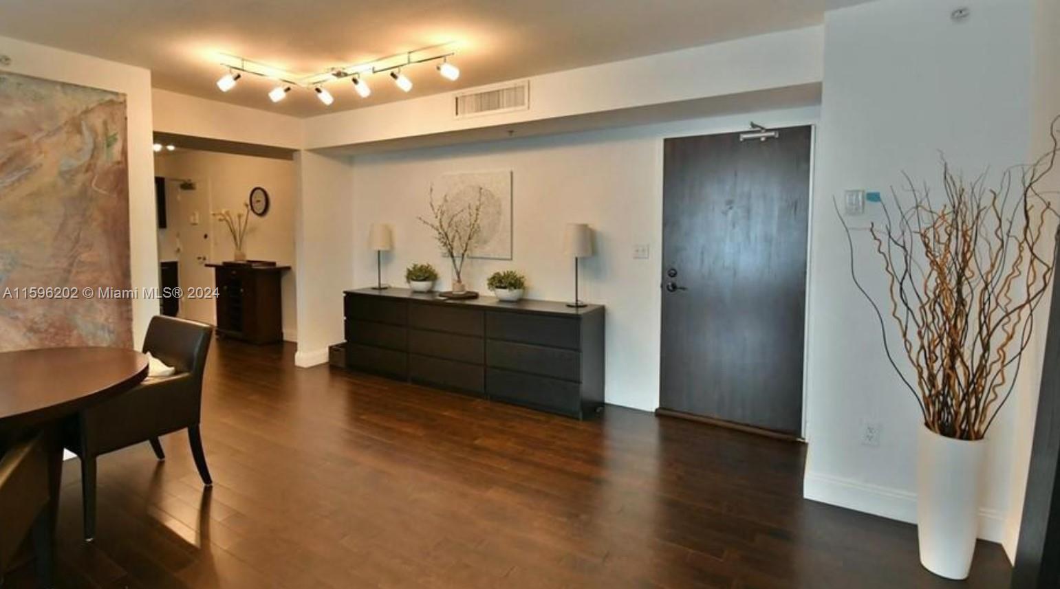 9195 Collins Ave 811 Property Photo 4