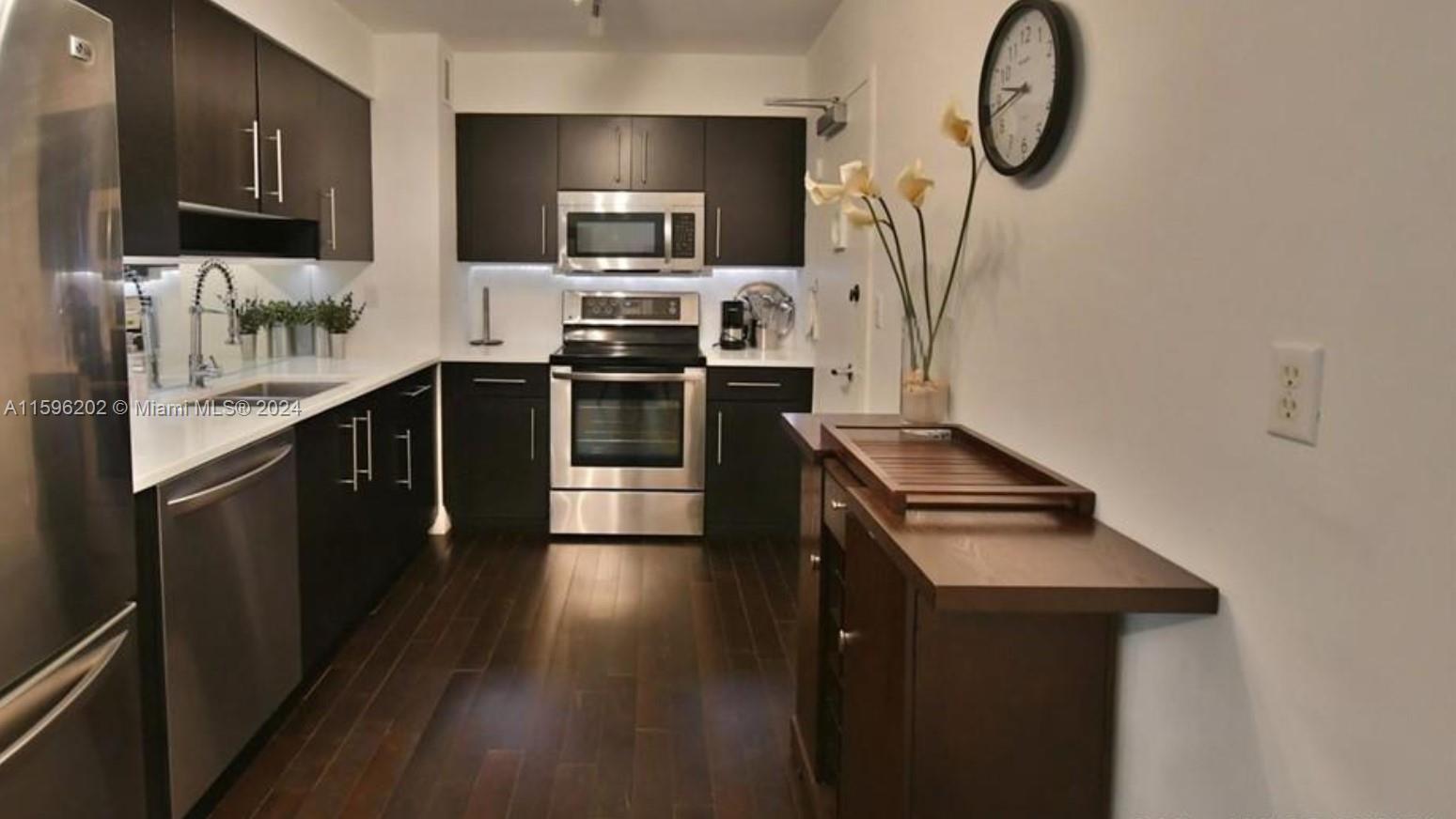 9195 Collins Ave 811 Property Photo 7