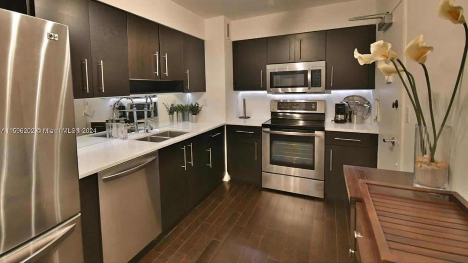 9195 Collins Ave 811 Property Photo 8
