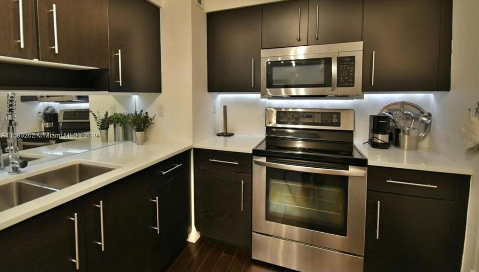 9195 Collins Ave 811 Property Photo 10