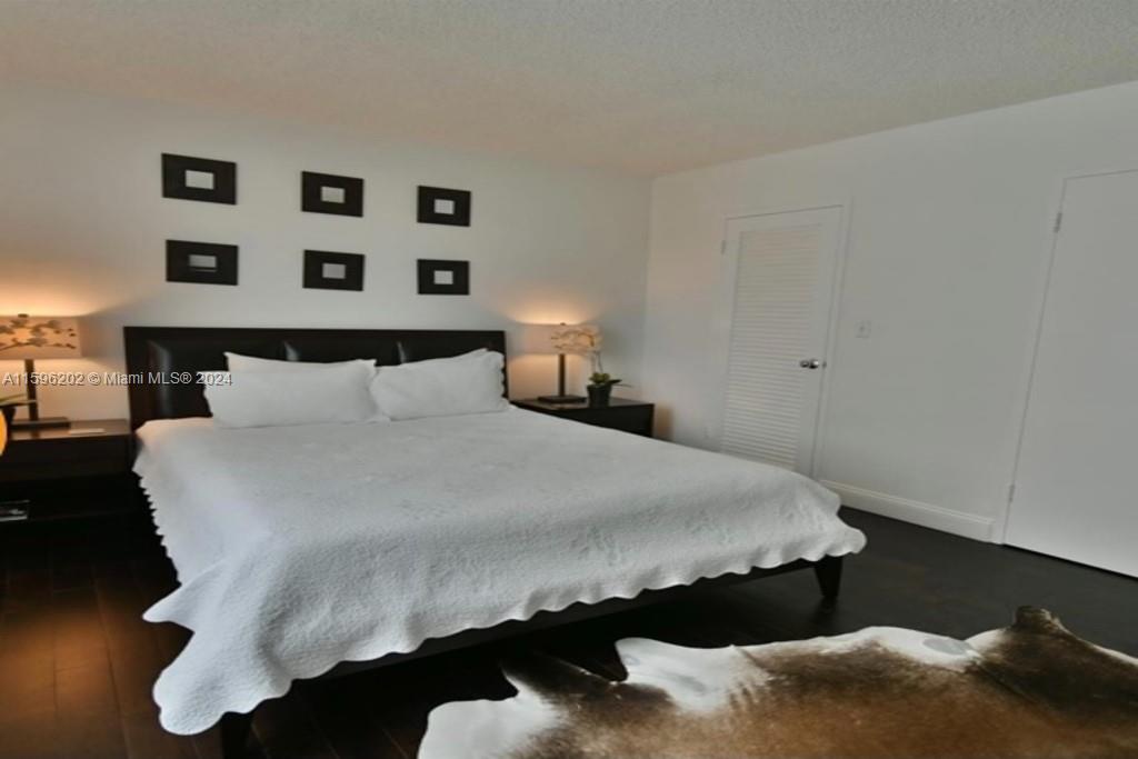 9195 Collins Ave 811 Property Photo 11