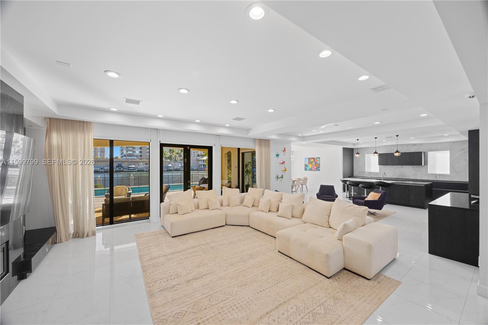 A11599799 Property Photo 14