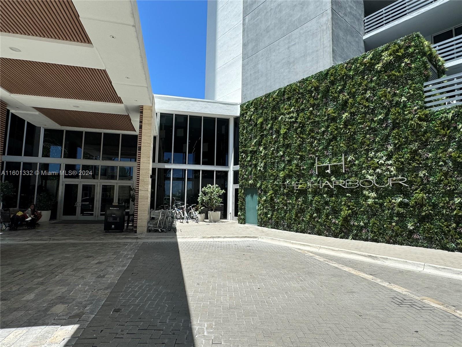 16385 Biscayne Blvd 2421 Property Photo 2
